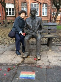 Anne Chao with Alan Turing's statue in Manchester, UK